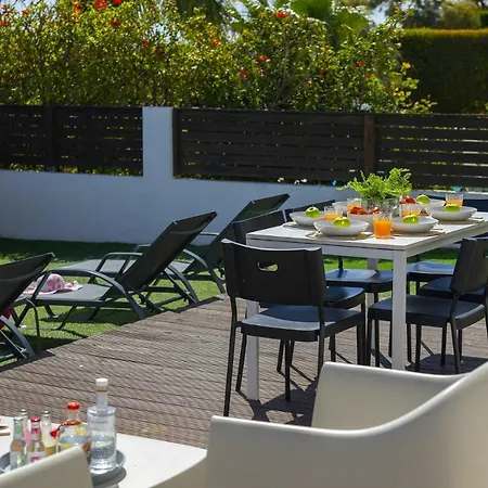 Anatoli Grand 10 Hébergement de vacances *